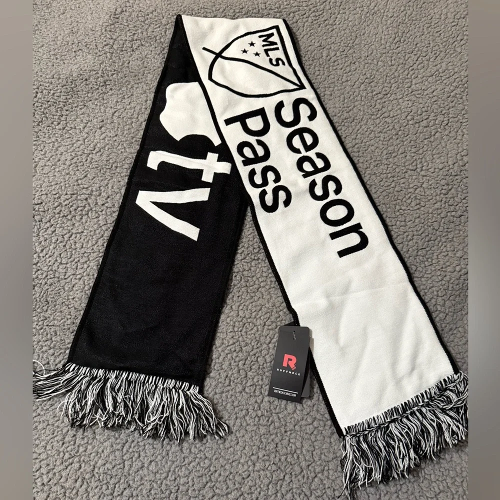 MLS 2023 Soccer Scarf – Apple TV+ Season Pass Black & White| RARE⚽️ NWT